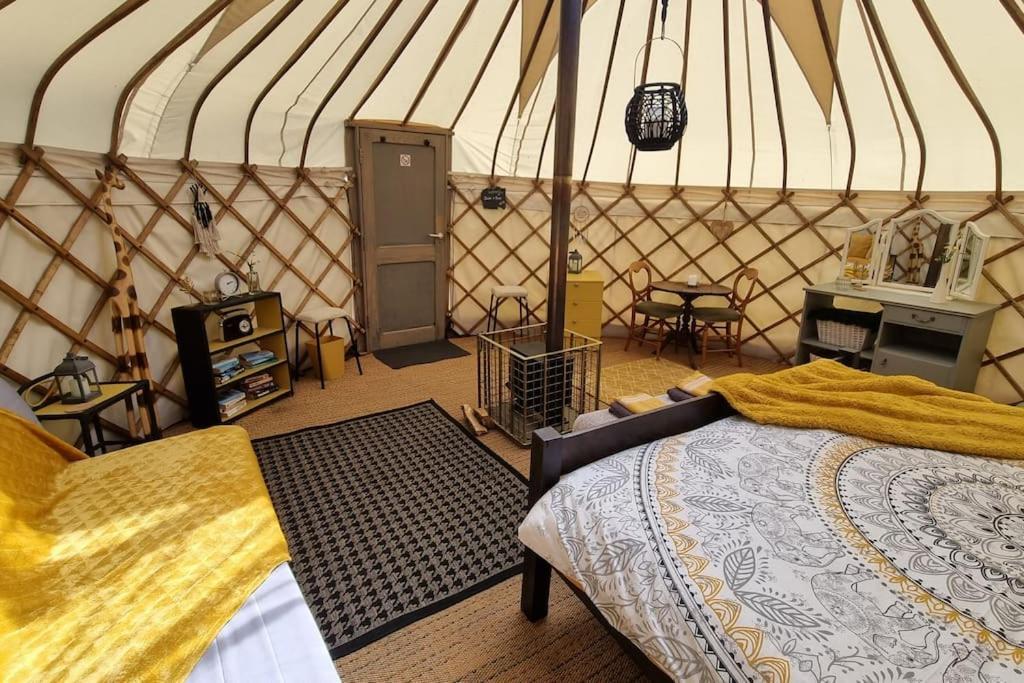 מלון Cynghordy Bronfelen Yurt מראה חיצוני תמונה